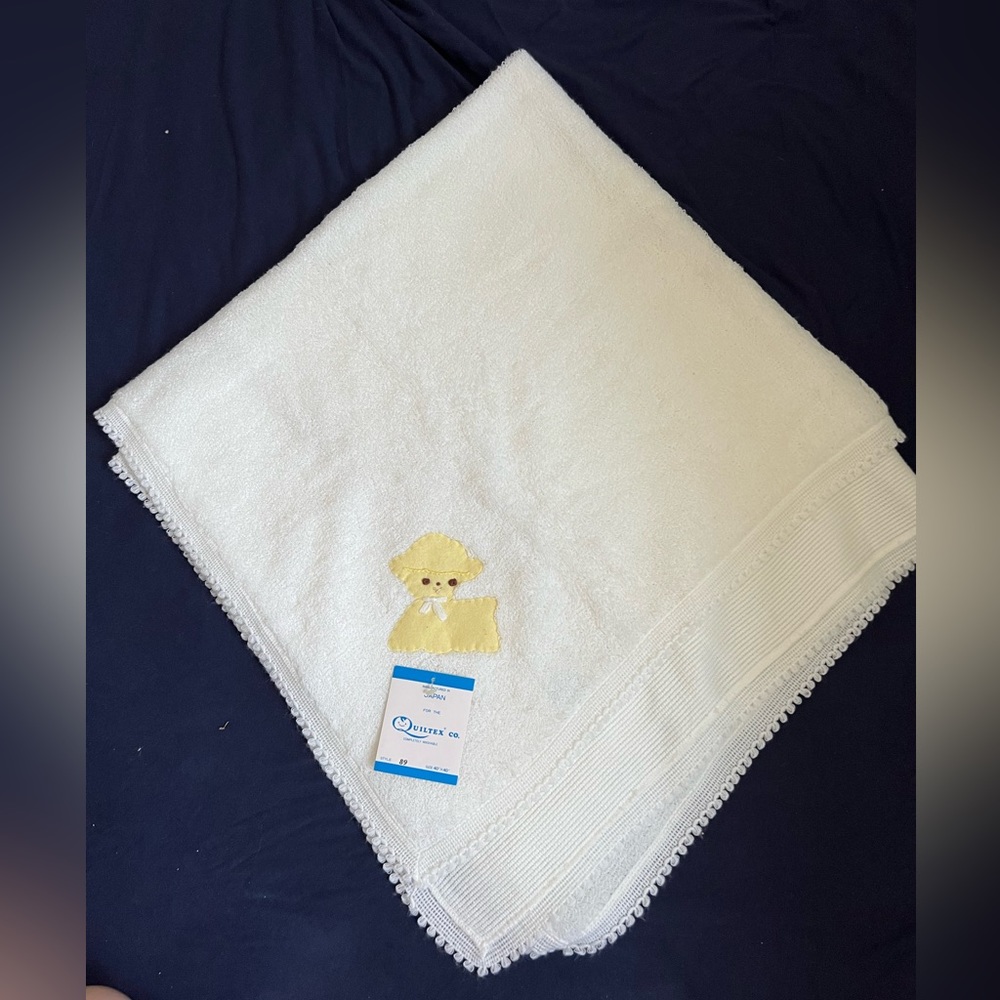 BRAND NEW VINTAGE Quiltex Co. 40x40 lamb blanket.  Quilt.